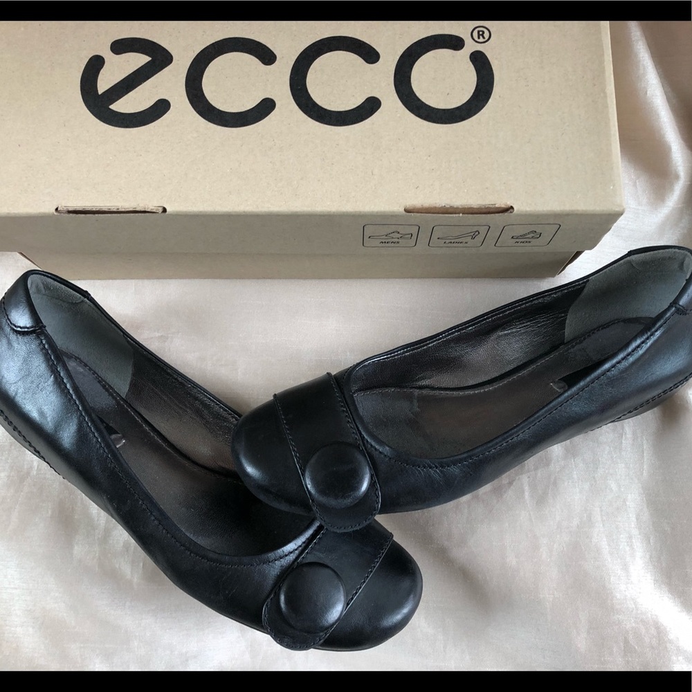 ECCO Black Leather Flats